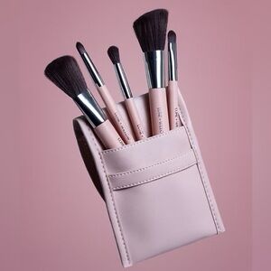 BNIB Luxe + Willow 5 Piece Makeup Brush Set with Pouch